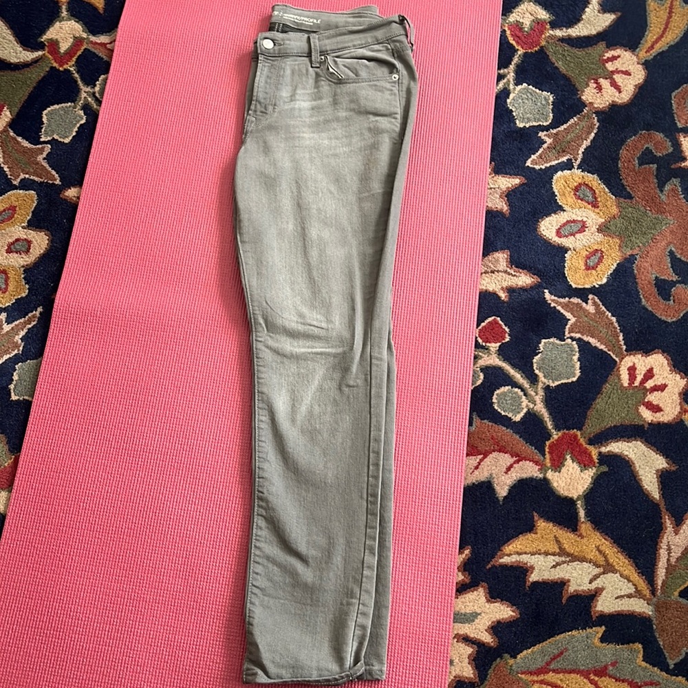Lightweight gray jeans - curvy fit